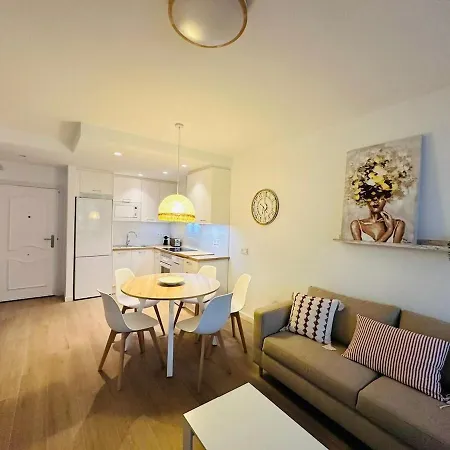Renovado En El Centro De Apartment